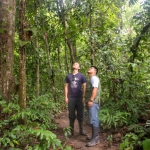Hiking in the jungle/Caminatas en la selva
